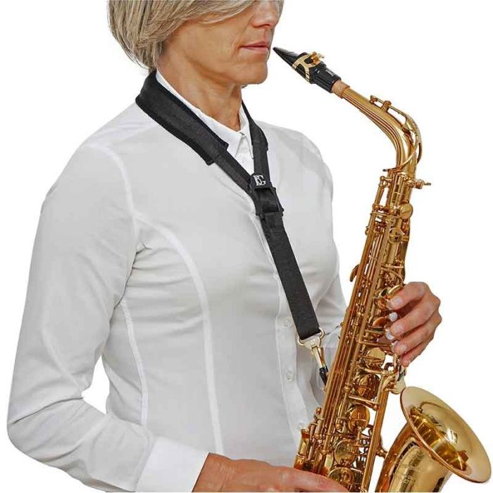 Saksofona siksna ar metāla slēdzi