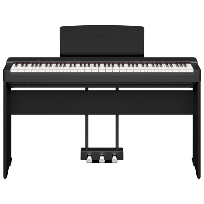 Yamaha P 225 digitālās klavieres ar kājām un trīs pedāļu sistēmu melnā krāsā uz balta fona