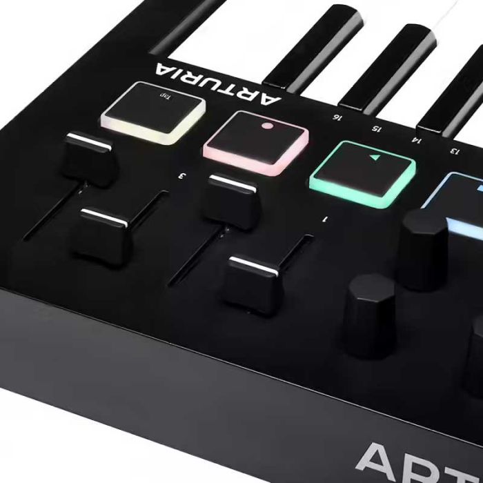 Arturia MiniLab 3 black pad details