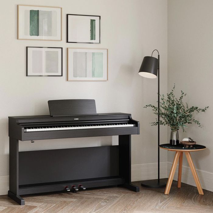 Melnas digitālās klavieres Yamaha Arius